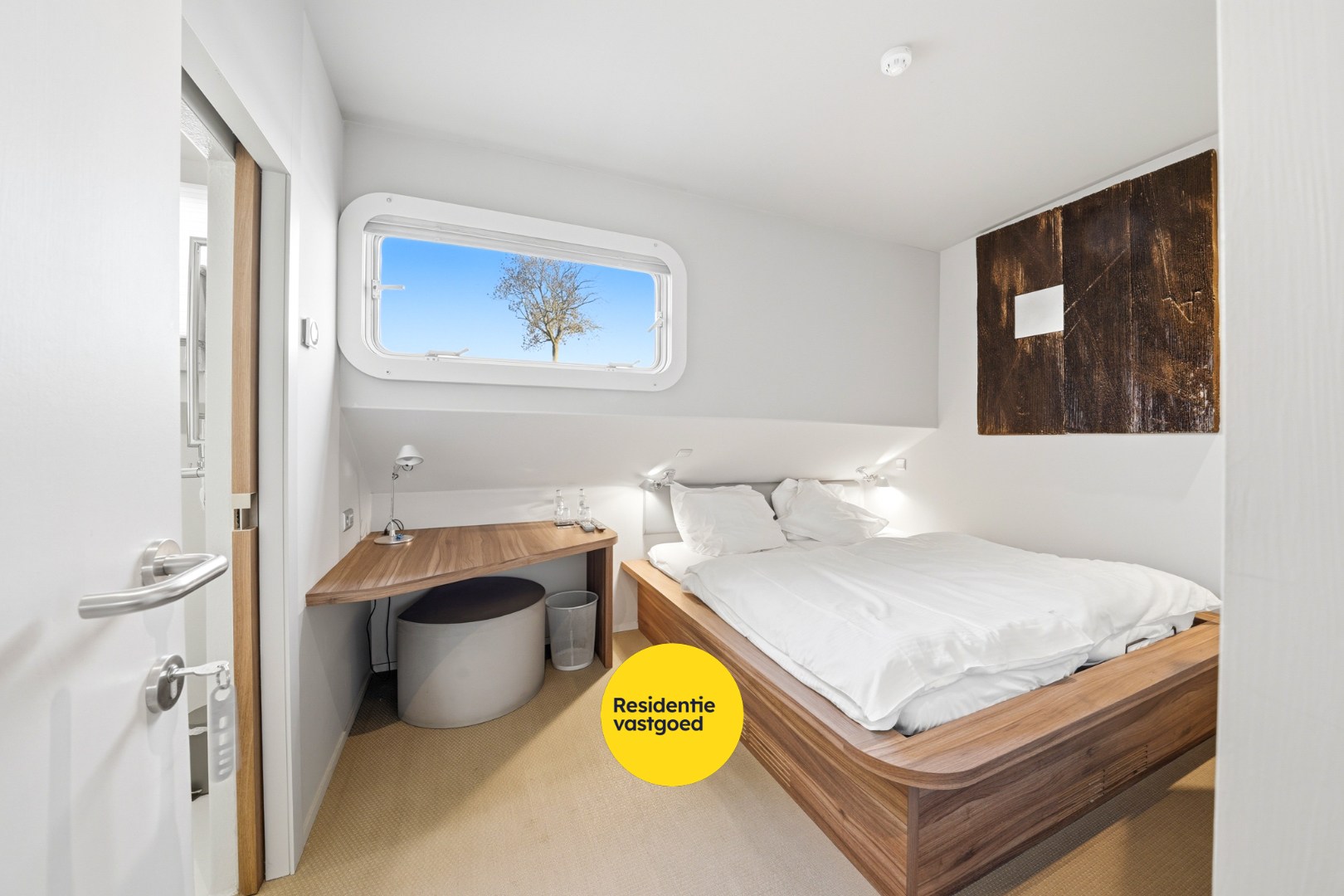 Unieke woonboot met B&amp;B en vergunde ligplaats in Plassendale 