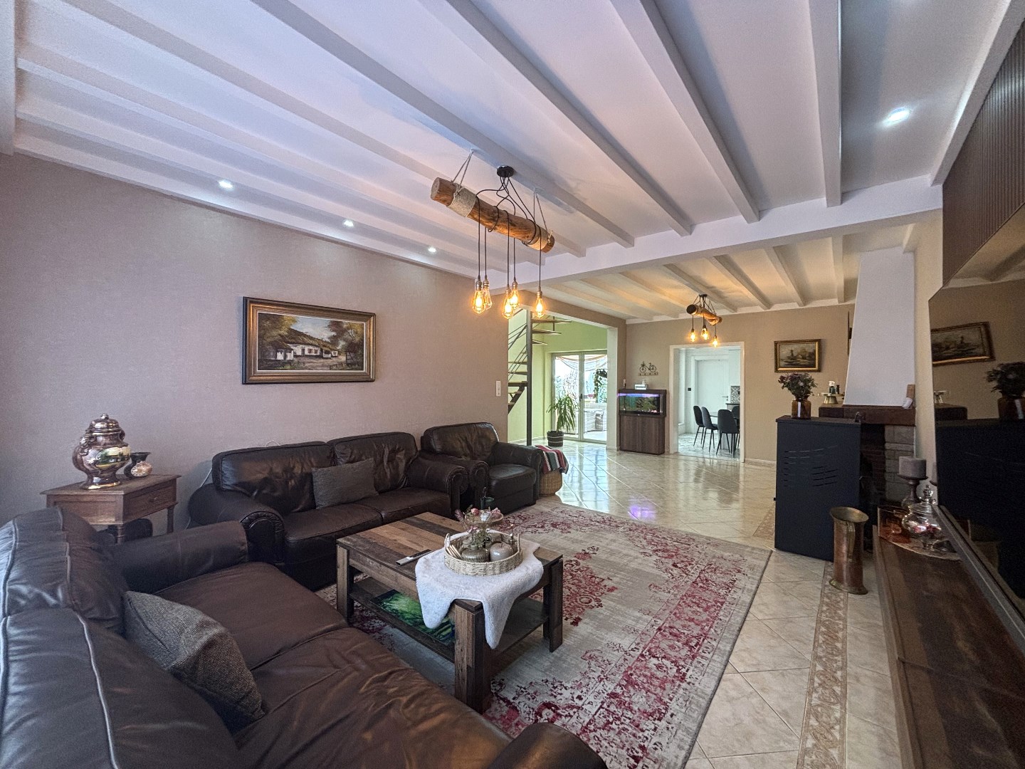 Instapklare en ruime gezinswoning met 4 slaapkamers in hartje Heppen 