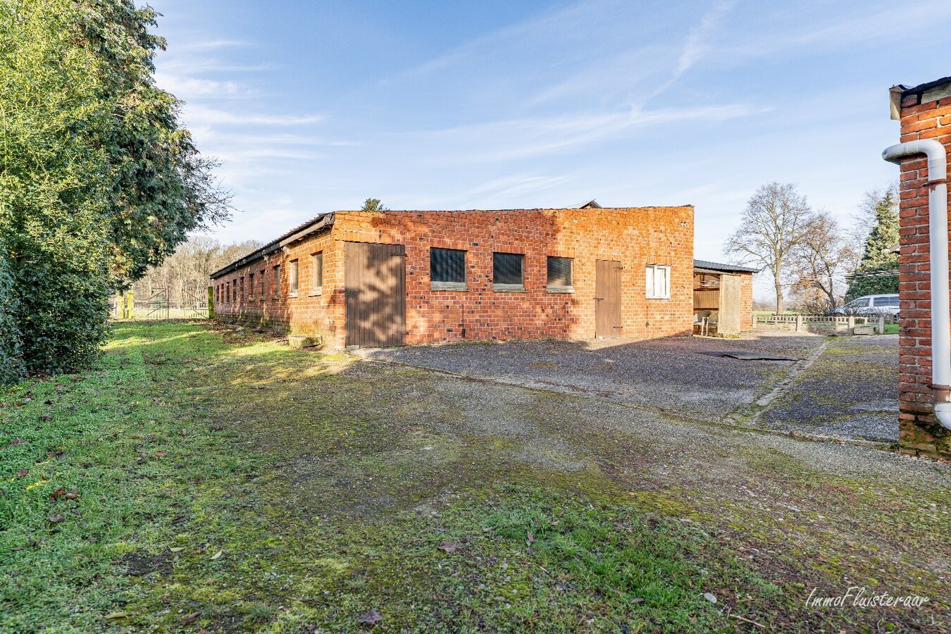 Renovatable farmhouse with stables and pastures on approximately 7 hectares in Hechtel-Eksel. 