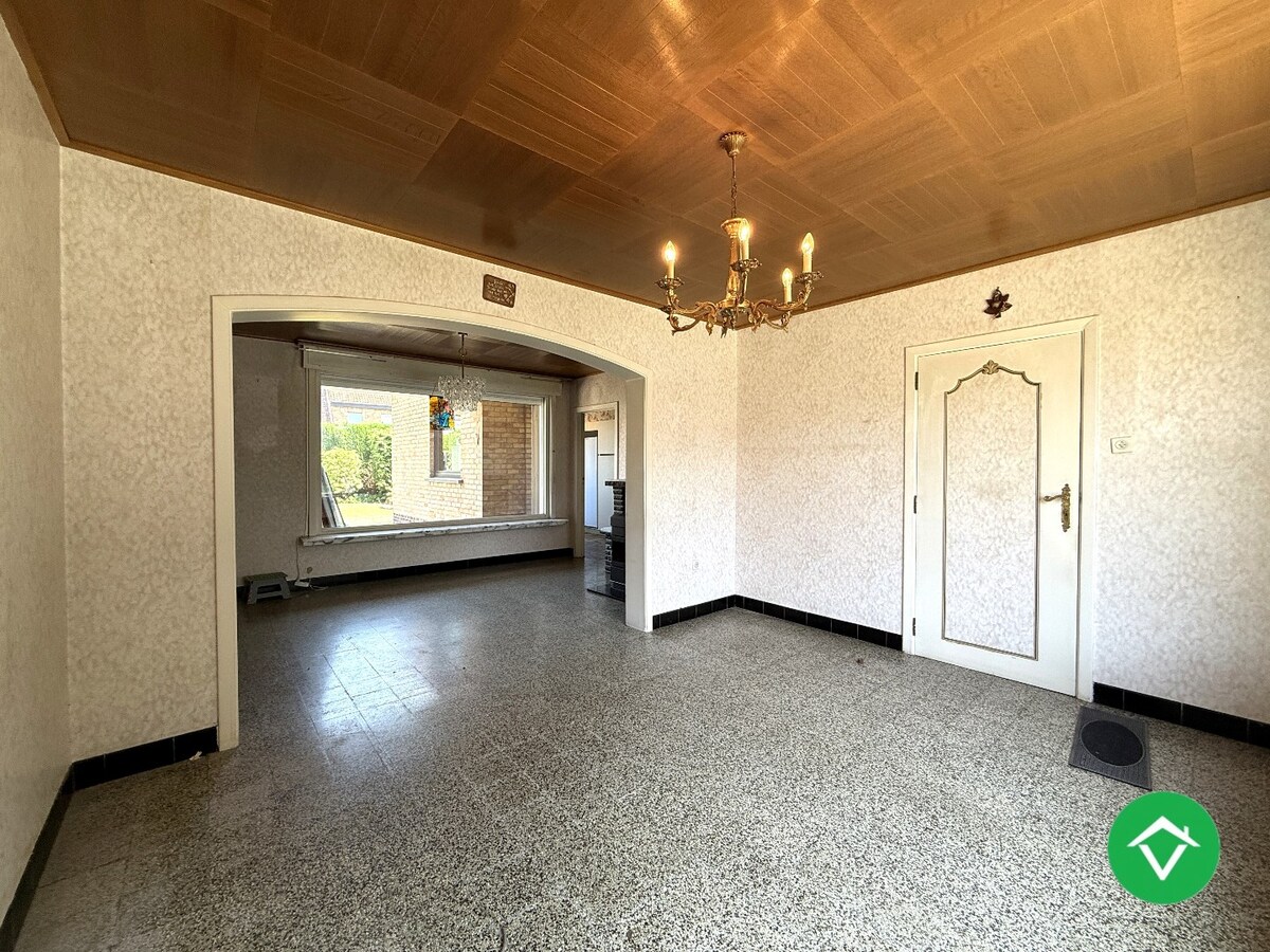 Stevige woning met 3 slaapkamers, tuin en garage in een rustige wijk te Rumbeke 