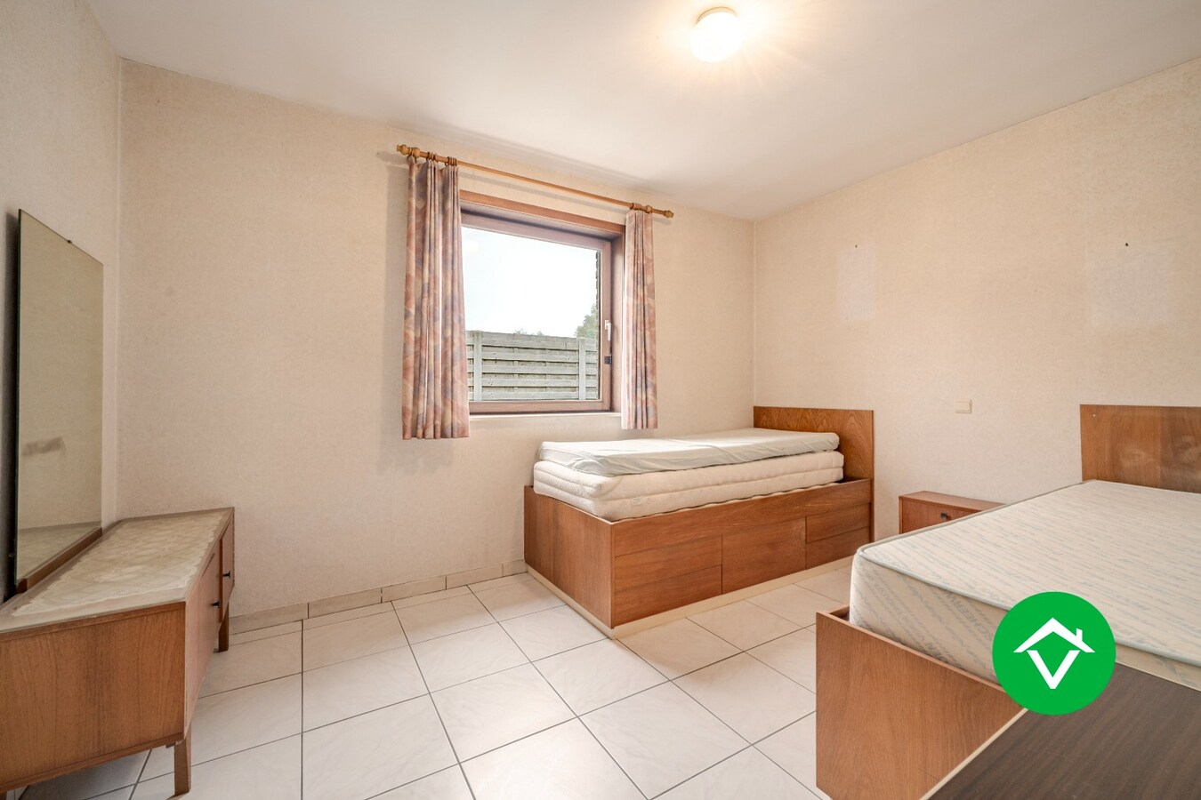 Charmante alleenstaande bungalow met zonnige tuin en garage in Torhout 