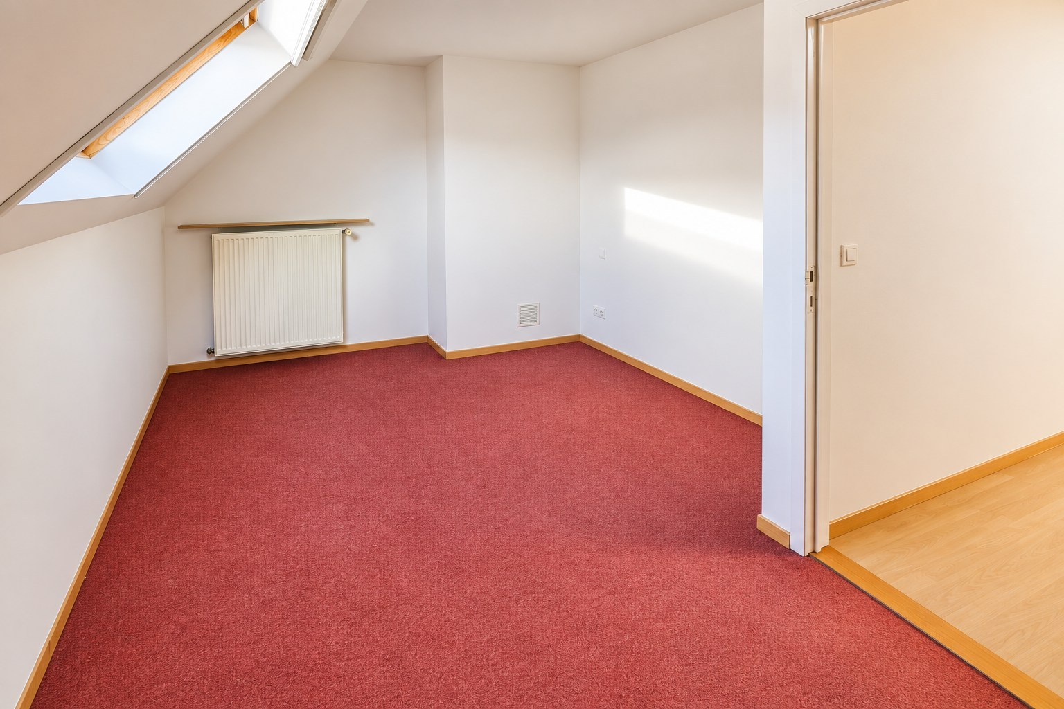 Bel-etagewoning met tuin, loods (450 m²) en tal van mogelijkheden 
