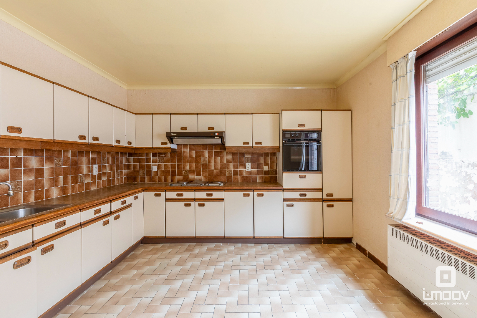 Ruime eigendom gemengd gebruik met 4 slaapkamers 