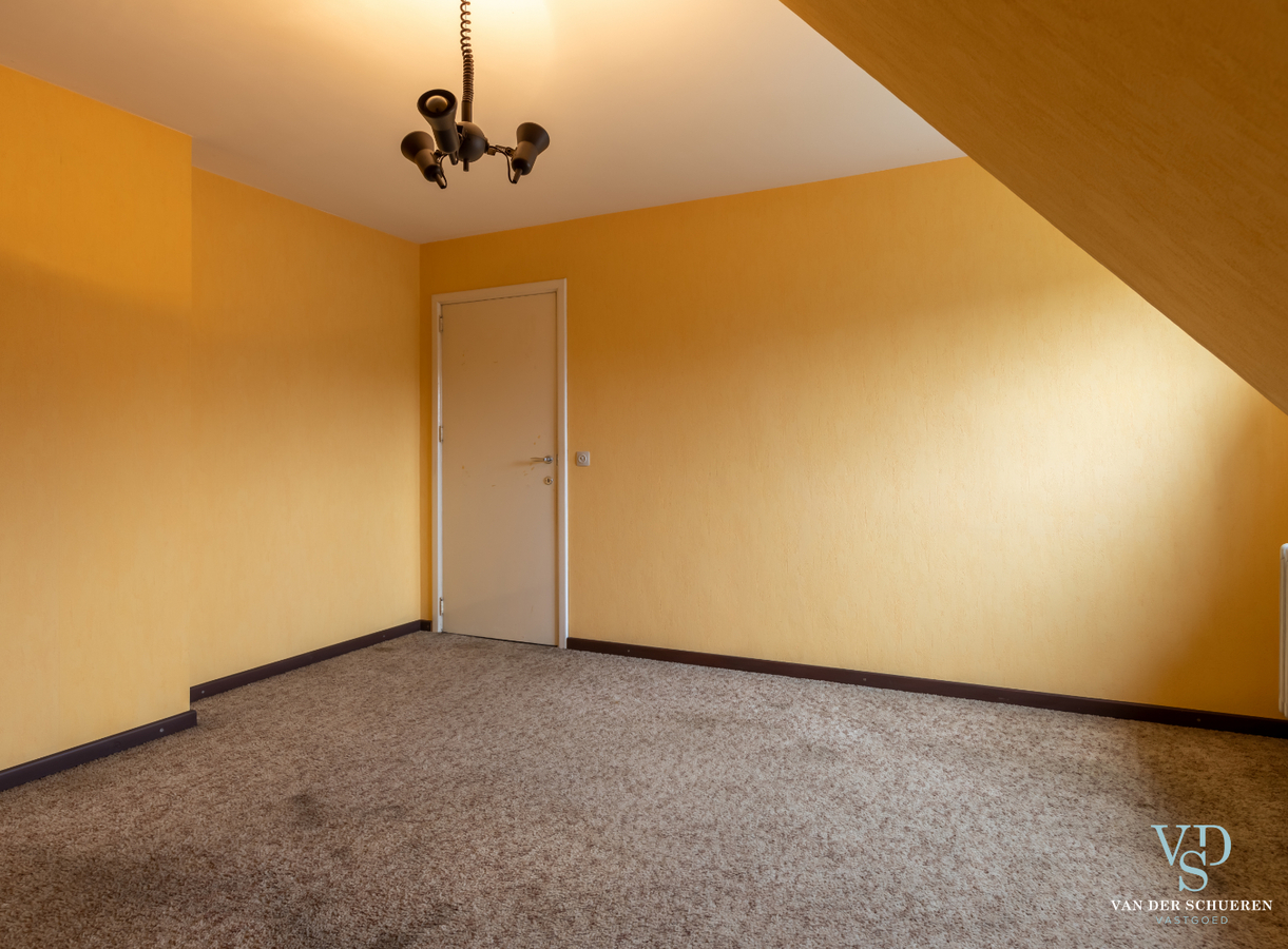 Degelijke, bijzonder ruime woning te Dikkelvenne. 