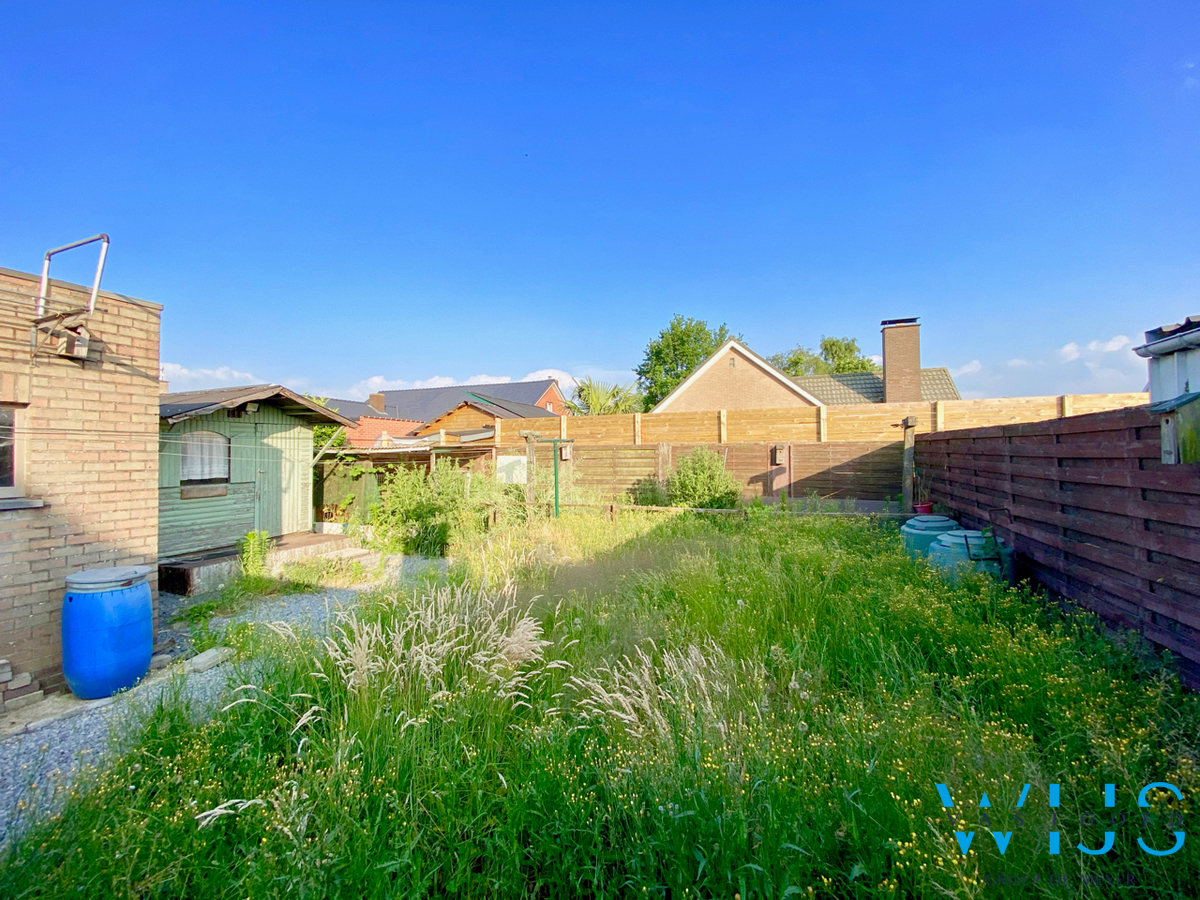 Op te frissen/te renoveren gezinswoning op TOPlocatie te ERTVELDE! 