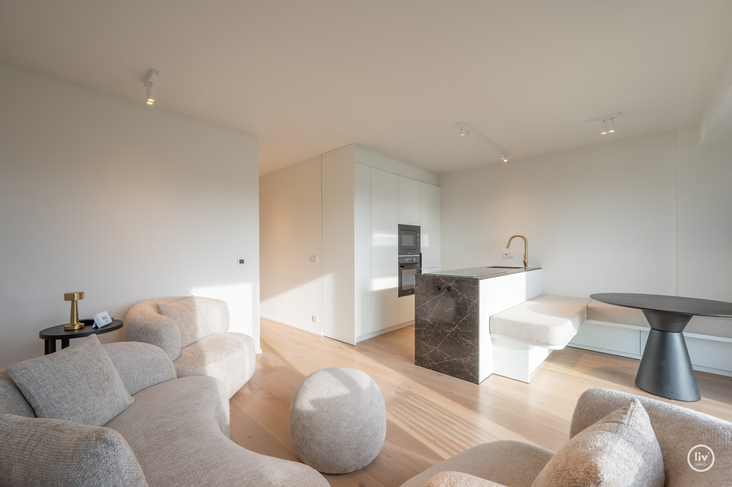 Duurzaam nieuwbouwappartement voorzien van een topafwerking &amp; een open zicht op het Driehoeksplein. 