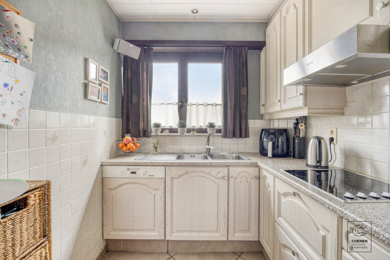 Zeer verzorgde bel-etagewoning op een centrale ligging te Kontich! 