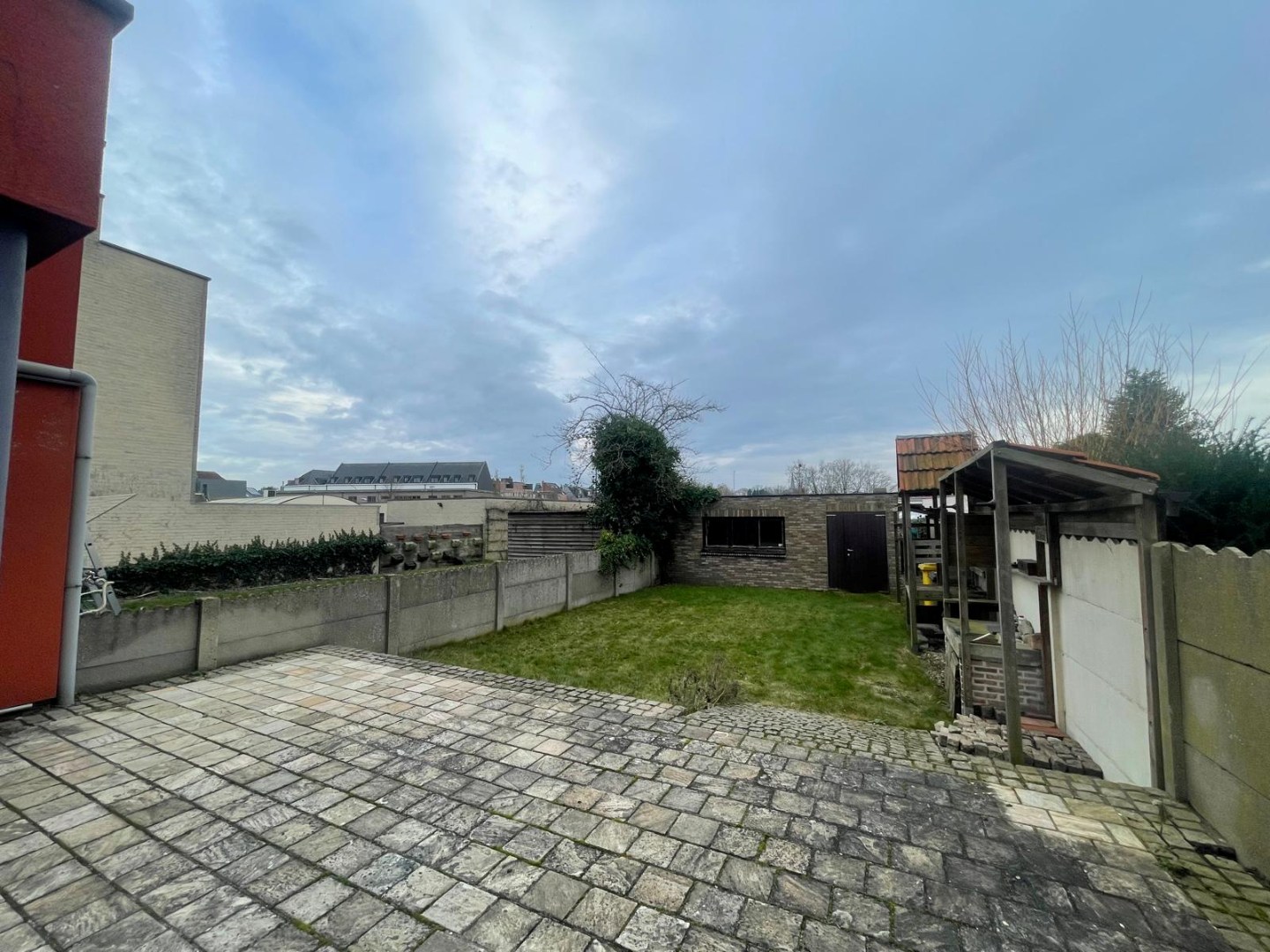 Gezellig woning met 3 slaapkamers en tuin met tuinberging gelegen te Geel! 