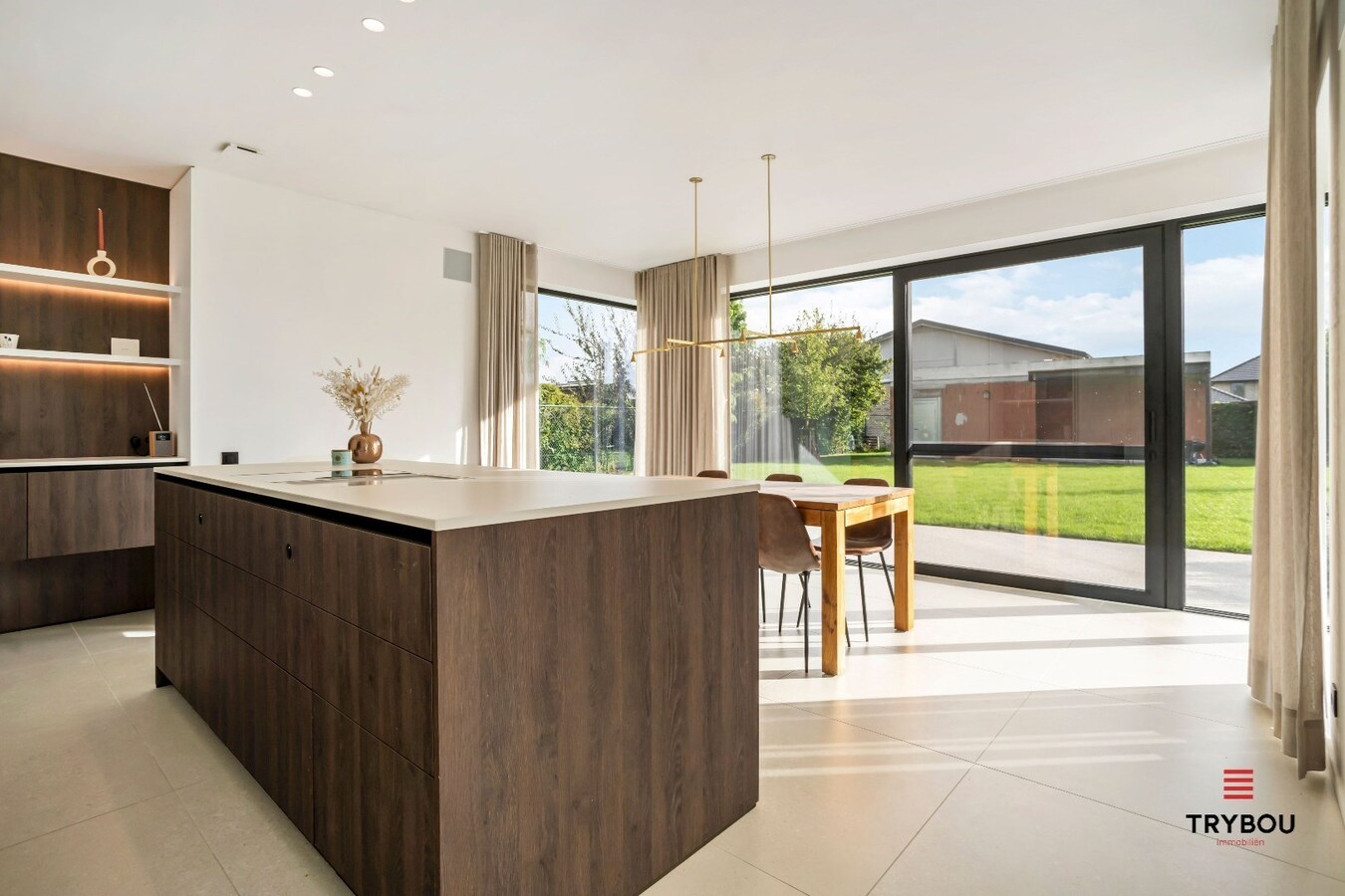 Rustig gelegen architecturaal pareltje op 1.751 m² te Houthulst. 