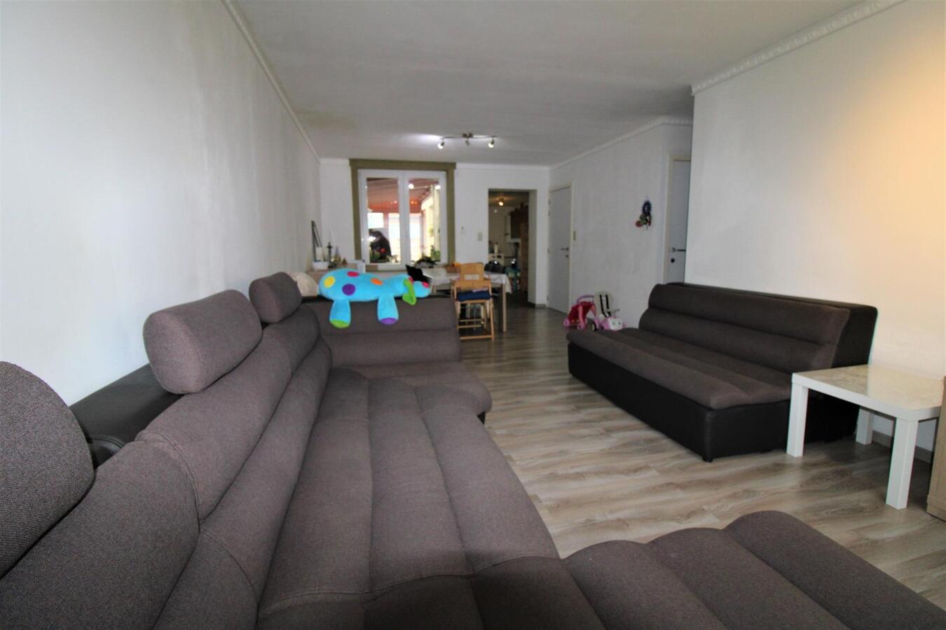 Welgelegen, comfortabel woonhuis met aangename tuin, nabij winkels 