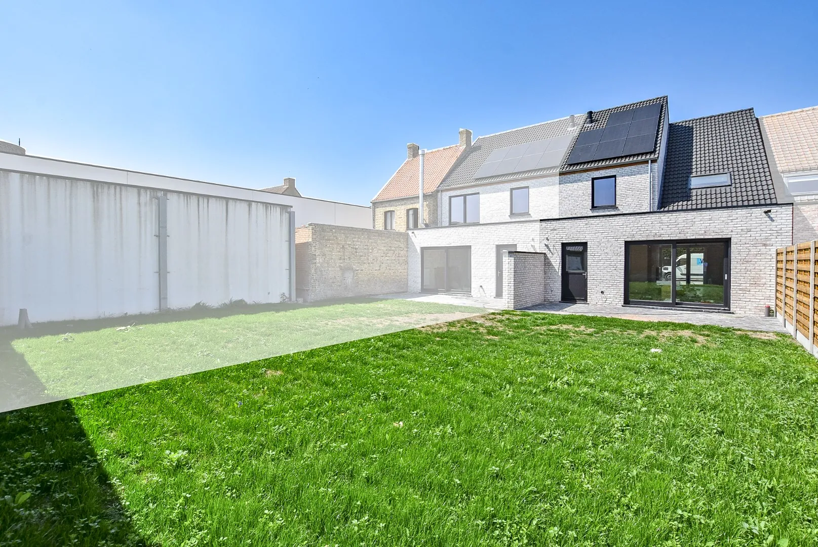 Gloednieuwe en instapklare woning met uitbreidingsmogelijkheden.