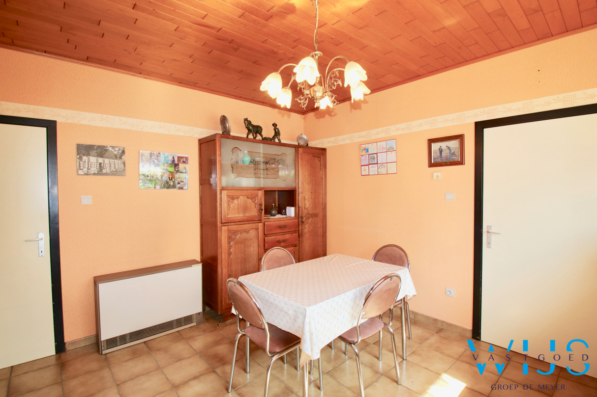 Stevige bungalow op een prachtig perceel van 925 m² te SLEIDINGE ! 