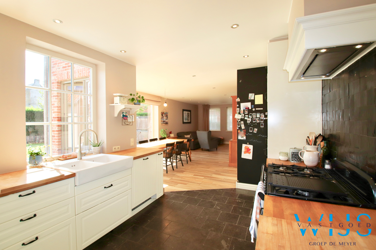 Prachtig afgewerkt landelijk woonhuis in hartje Ertvelde ! 