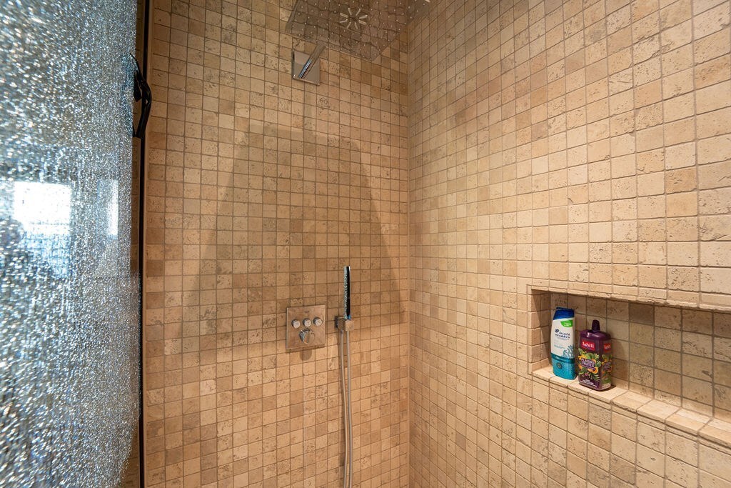 PRACHTIG GERENOVEERDE WONING MET 3 SLAAPKAMERS, 2 BADKAMERS, INPANDIGE GARAGE EN PAARDENSTALLINGEN MET ENERGIEZUINIG EPC TE WIJER (NIEUWERKERKEN) 