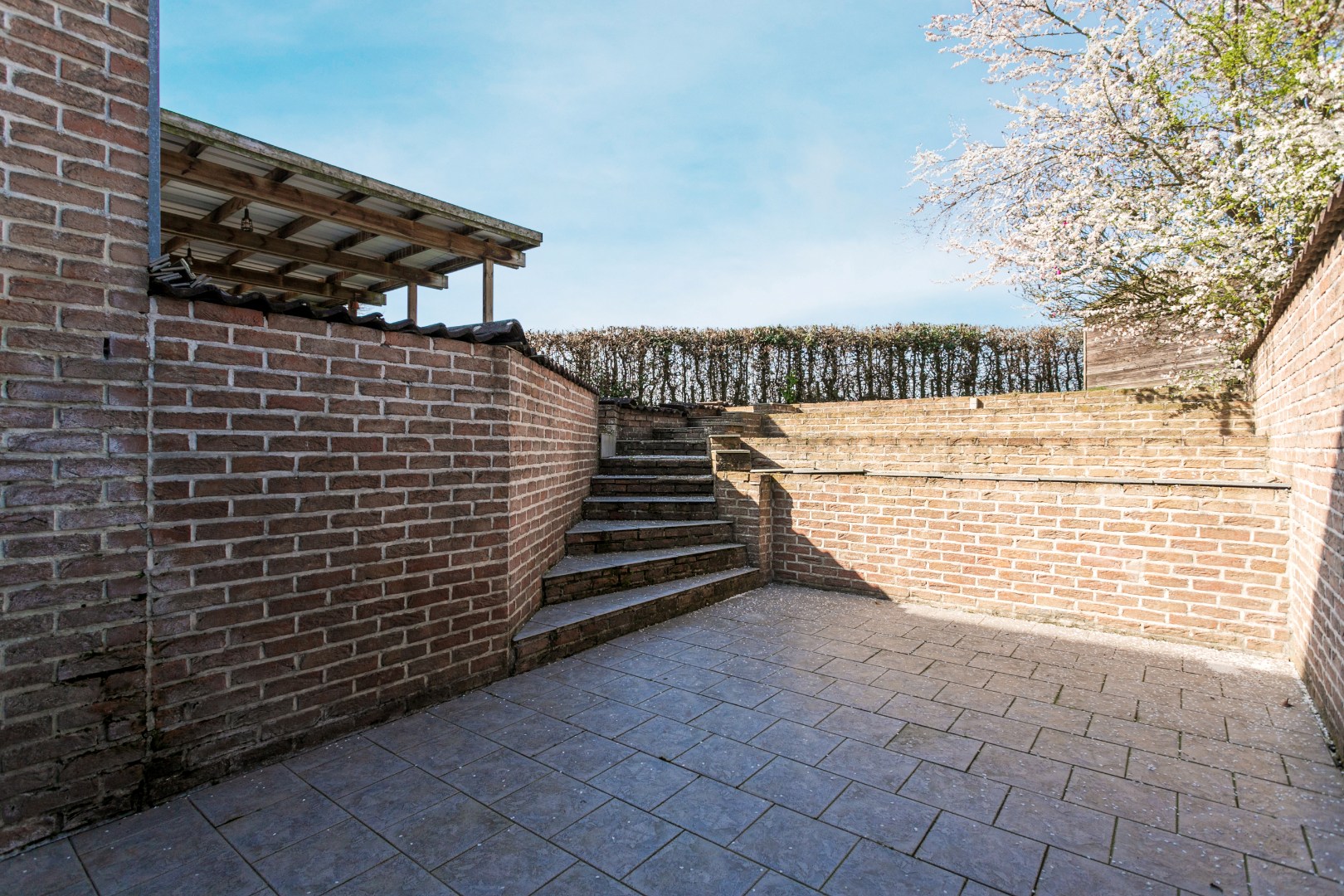 Vrijstaande woning met 4 slpks &amp; ruime tuin 