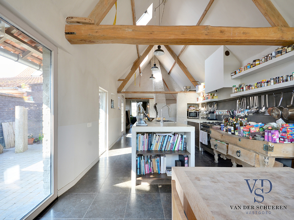 Parel nabij de Baaigemse Prinsenmolen. 