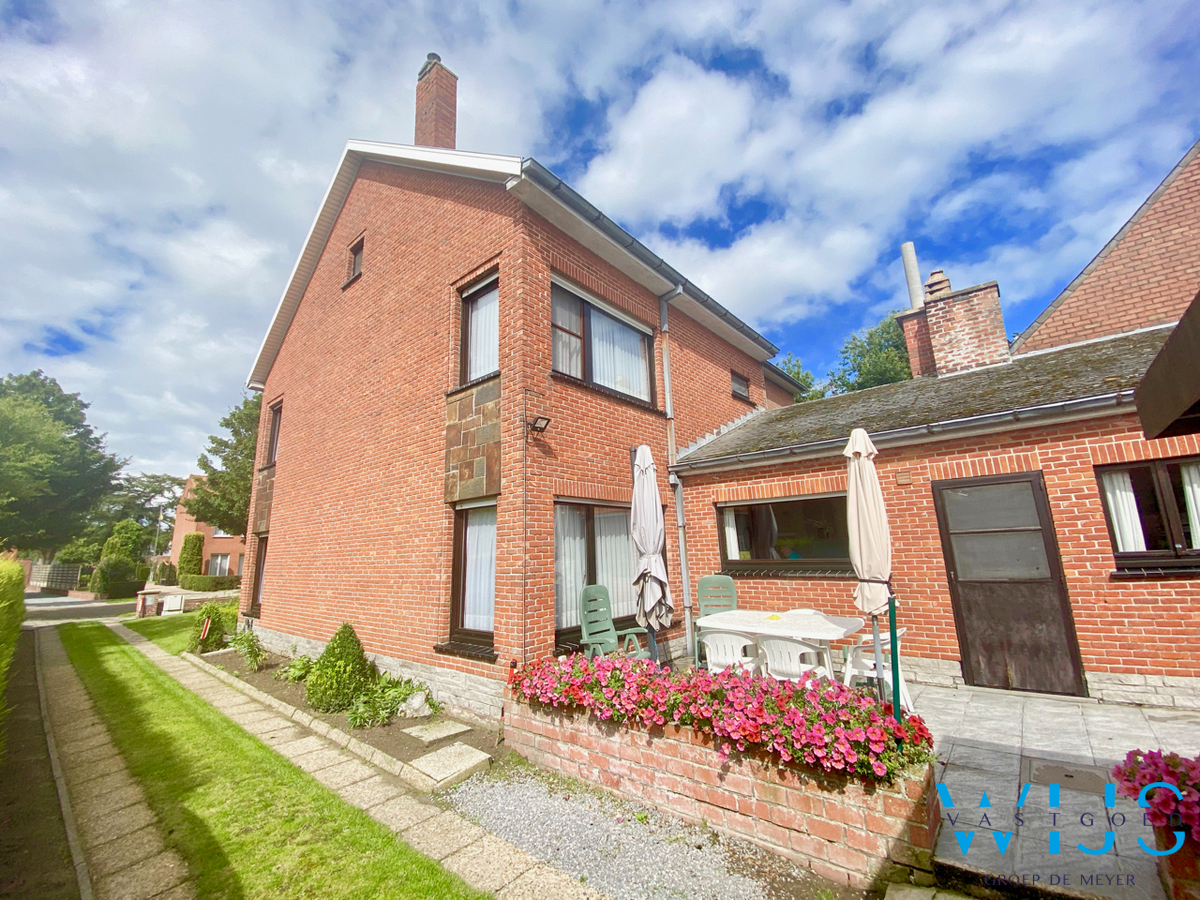 Stevige gezinswoning op SUPER locatie te Eeklo! 