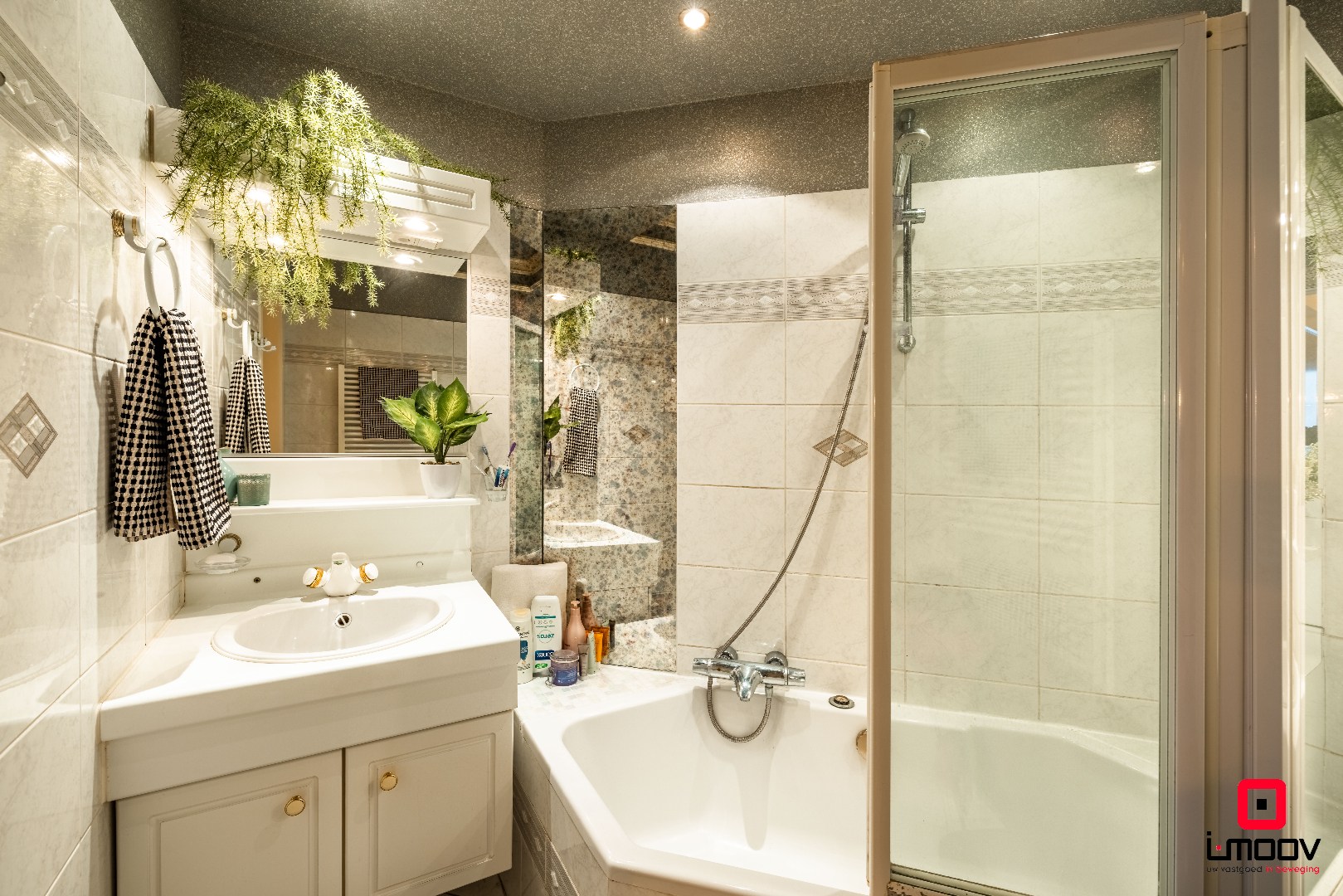 Exclusieve villa met infinity pool en resortgevoel op topligging in Mariakerke 