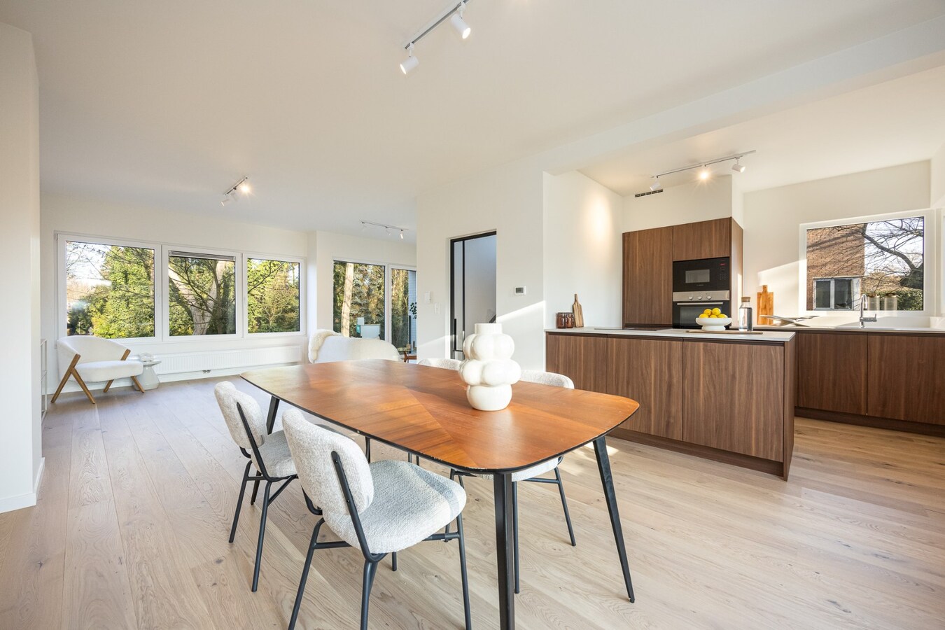 Volledig gerenoveerde HOB op een toplocatie te Brasschaat! 