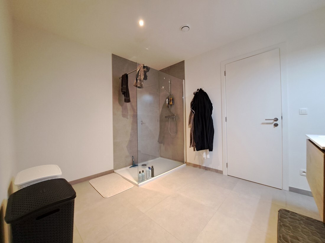Mooi ruim energiezuinig gelijkvloers appartement te Dilsen-Stokkem 