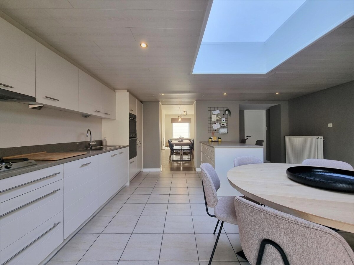 Volumineuze, lichtrijke, zeer mooie gezinswoning met tuin - Heist 