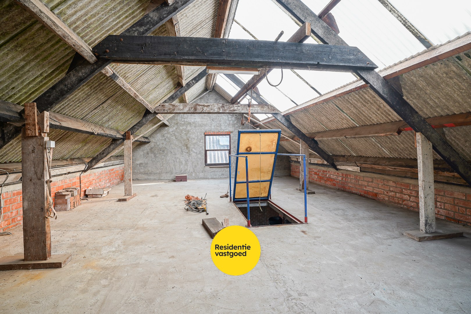 Te renoveren half-open bebouwing in Zerkegem 