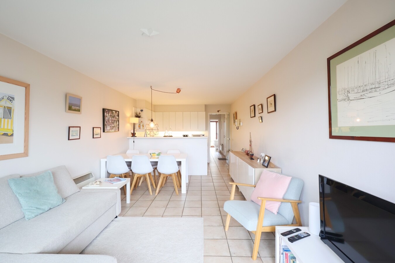 Instapklaar gelijkvloers appartement op wandelafstand van de Zeedijk en het strand! 