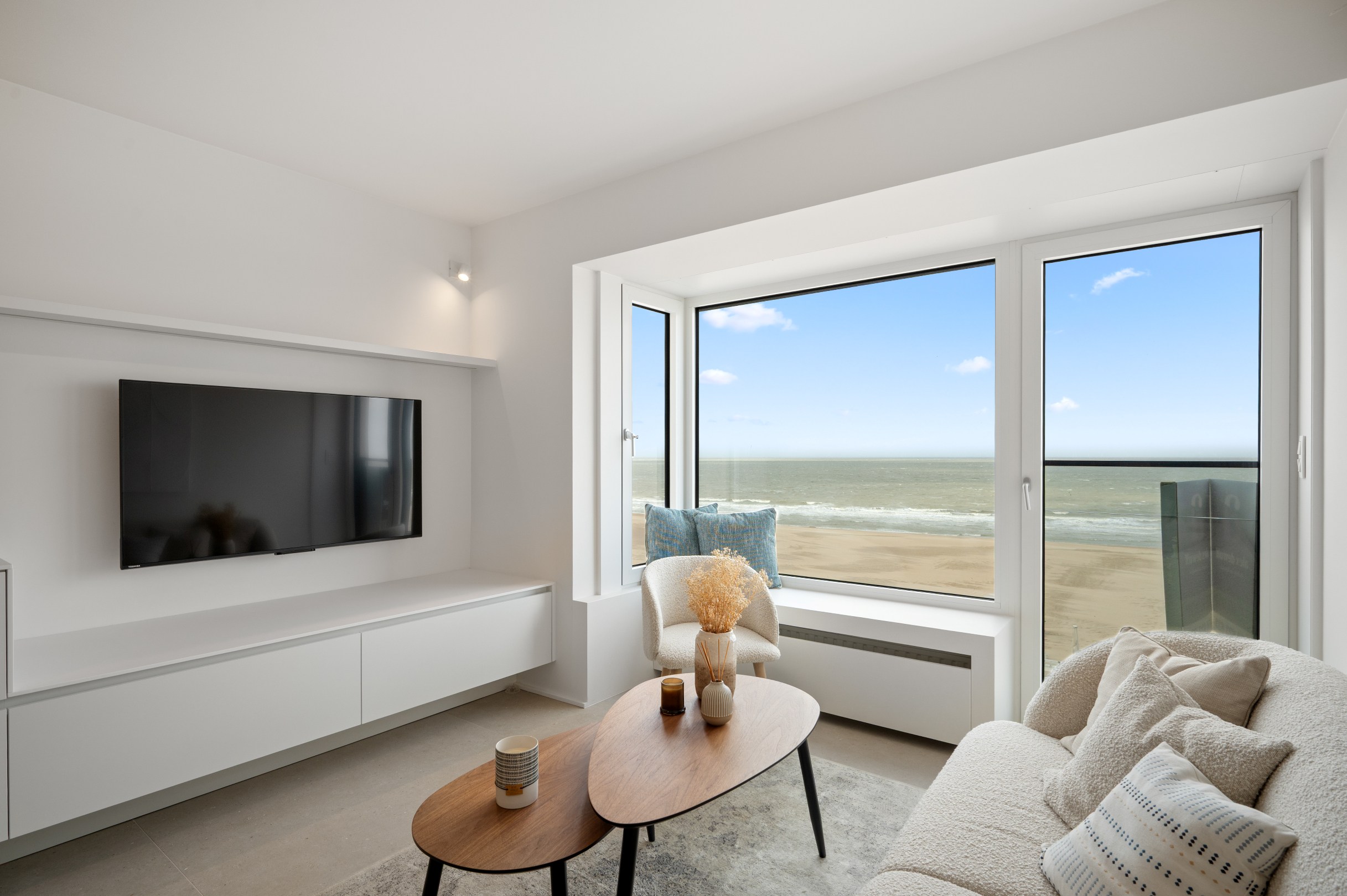 Appartement de vacances confortable et magnifiquement rénové avec vue frontale sur la mer, situé près de la place Rubens. 