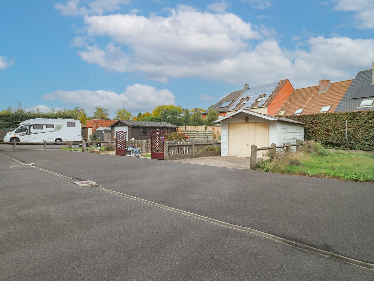 Ruim appartement met 3 slaapkamer en garage in Heule te koop! 