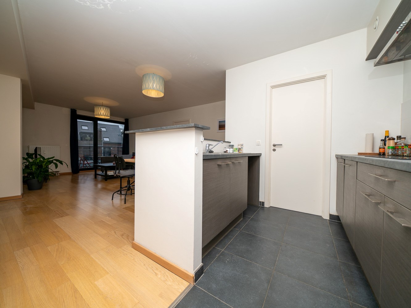 Recent 1-kamer appartement met terras, staanplaats, kelder 