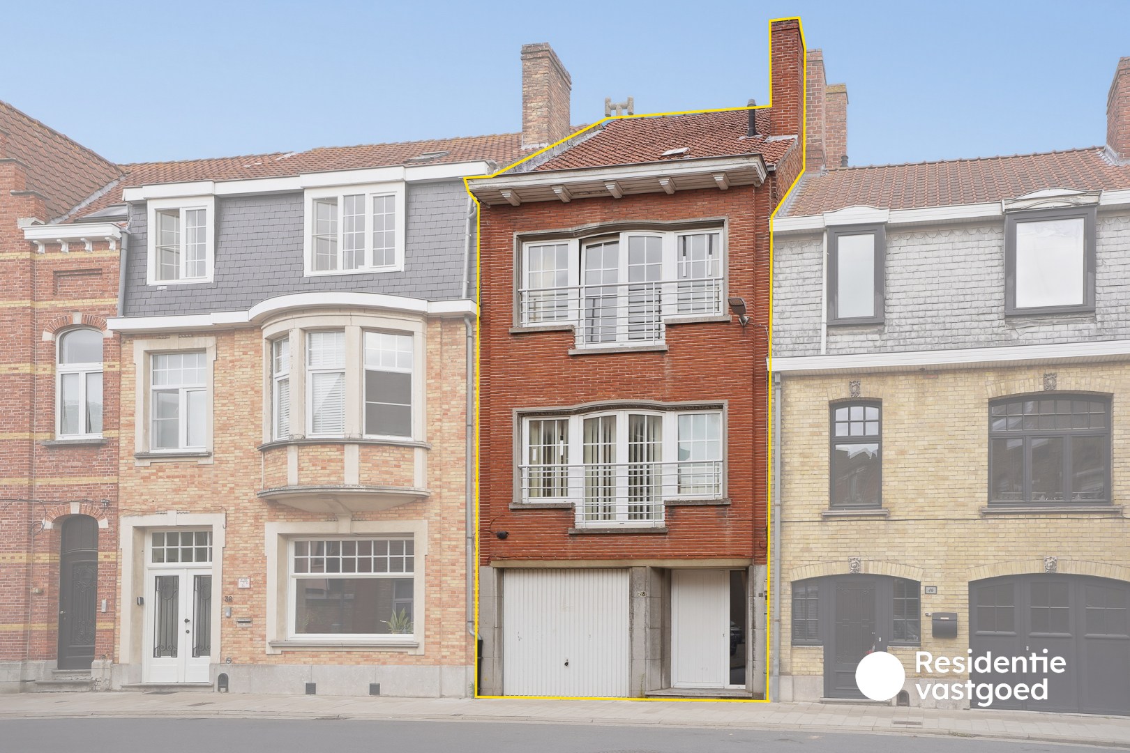 Interessante investeringseigendom met 2 vergunde appartementen, garage en ruime tuin! 
