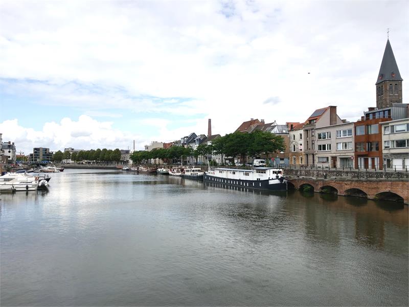 Fantastisch gelegen en gerenoveerde woning met 4 slaapkamers! 