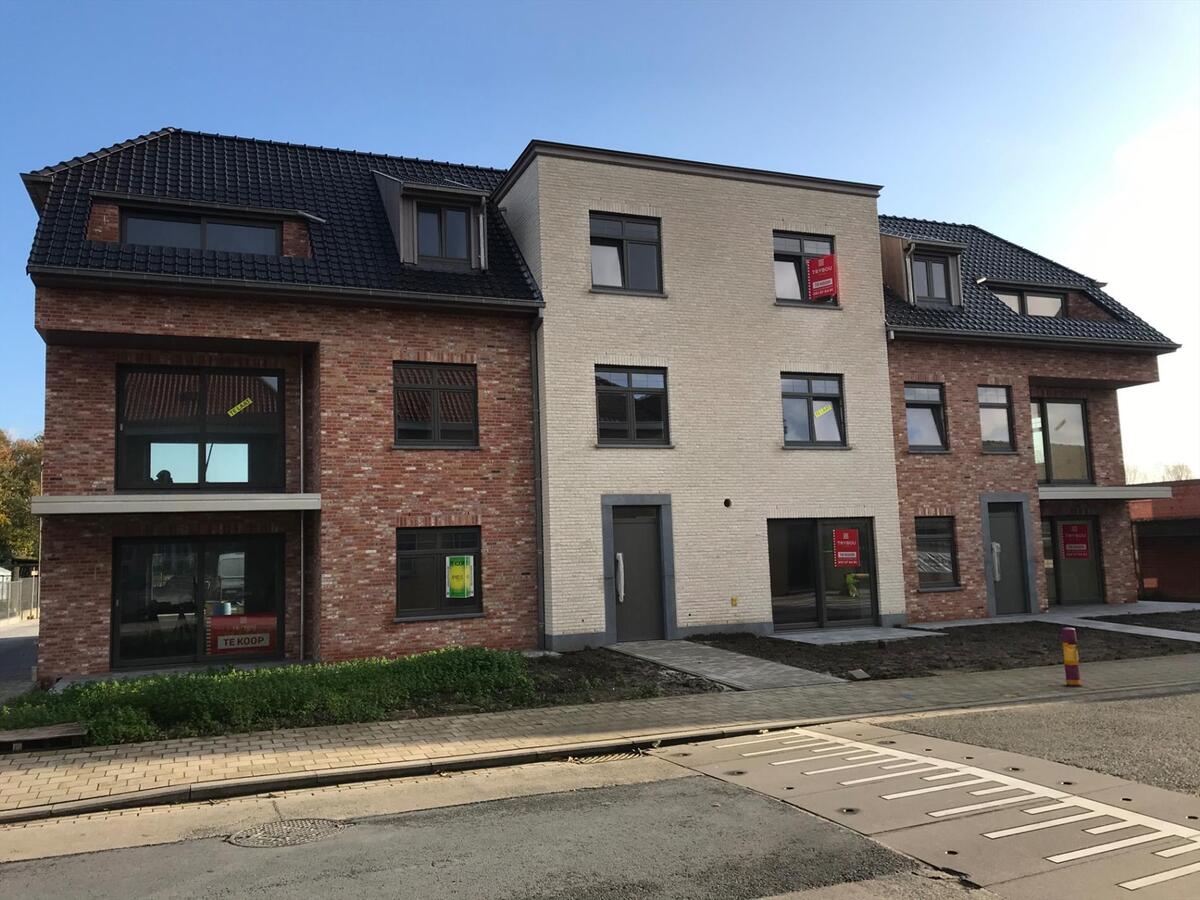 Duplex met 3 ruime slaapkamers en tuin op het gelijkvloers. 