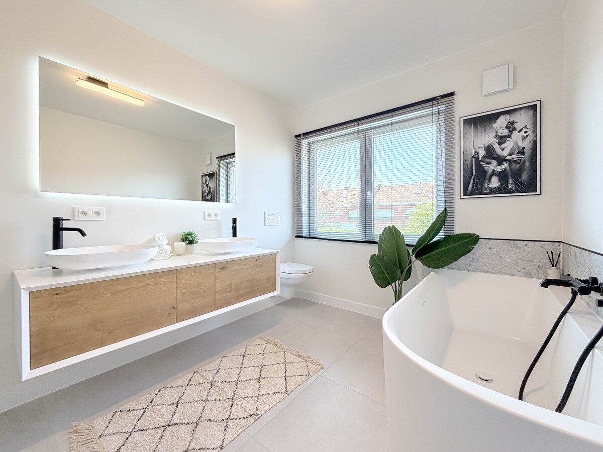 ABSOLUTE TOPPER !!!  Ontdek nu dit prachtige vernieuwde pand gelegen te Kortrijk/Heule ! *** NONO INSPIRED *** 