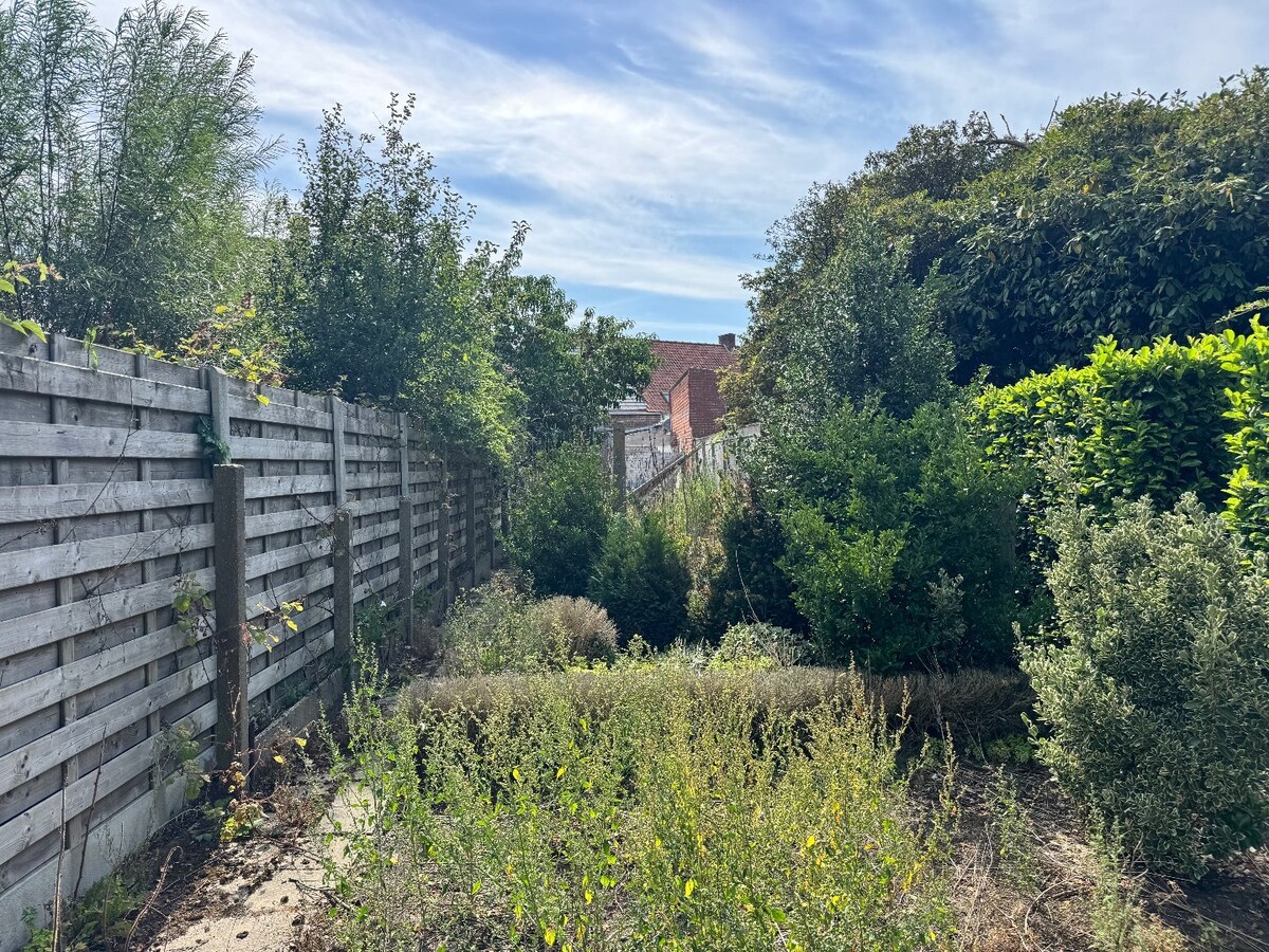 Gedeeltelijk afgebroken woning met potentieel te Koekelare 
