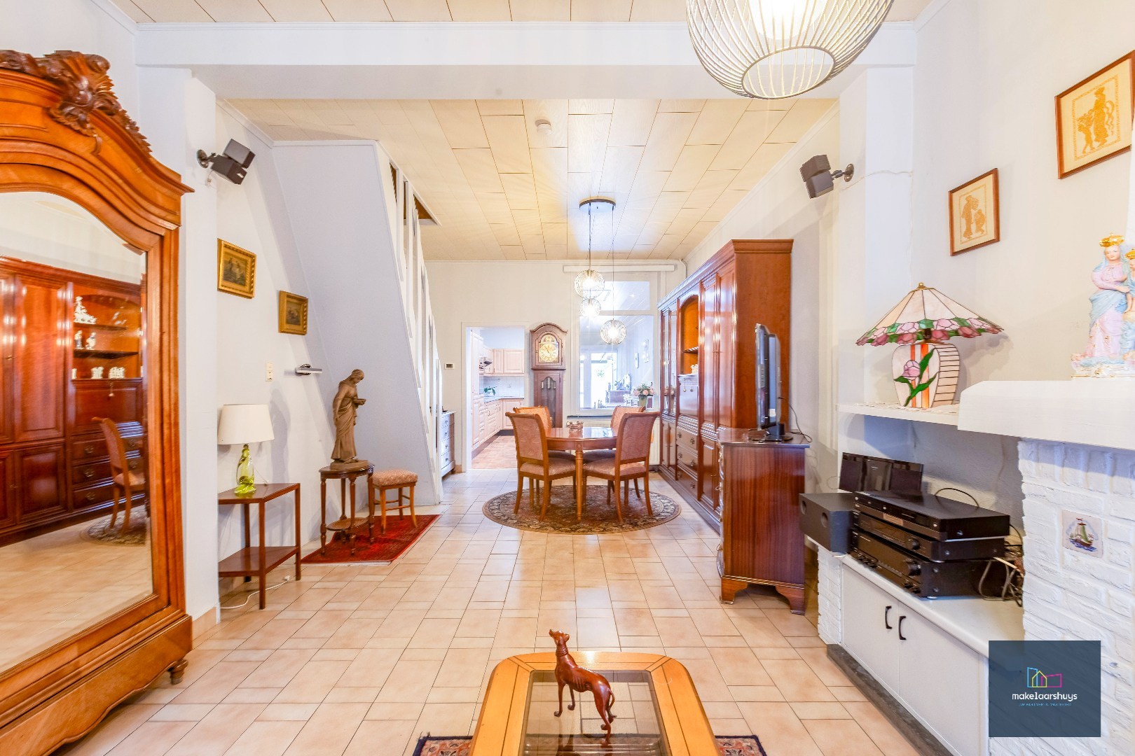 Charmante op te frissen rijwoning met ruime stadstuin 