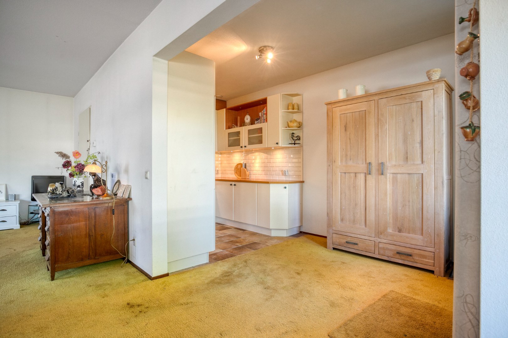 Royale 3 kamer benedenwoning met 2 slaapkamers, ruim terras en is gelegen op eigen grond. 