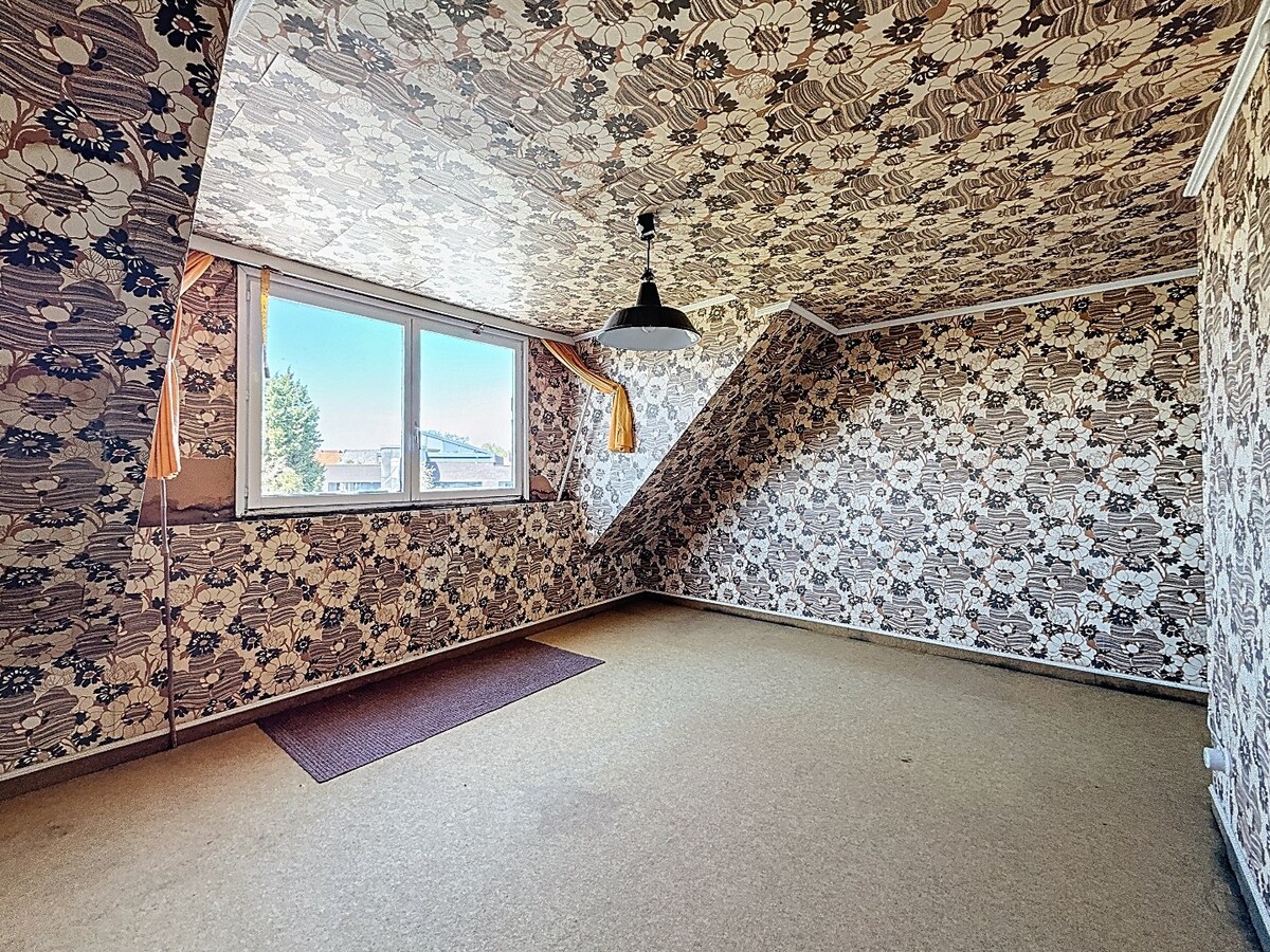 Te renoveren woning met garage en tuin nabij centrum Zottegem 