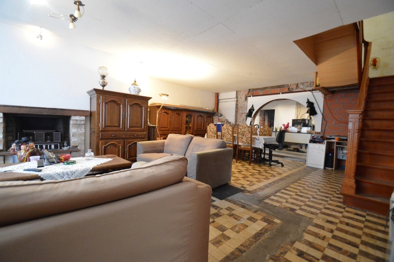 Verder te te renoveren gezinswoning met grote tuin - Lissewege 