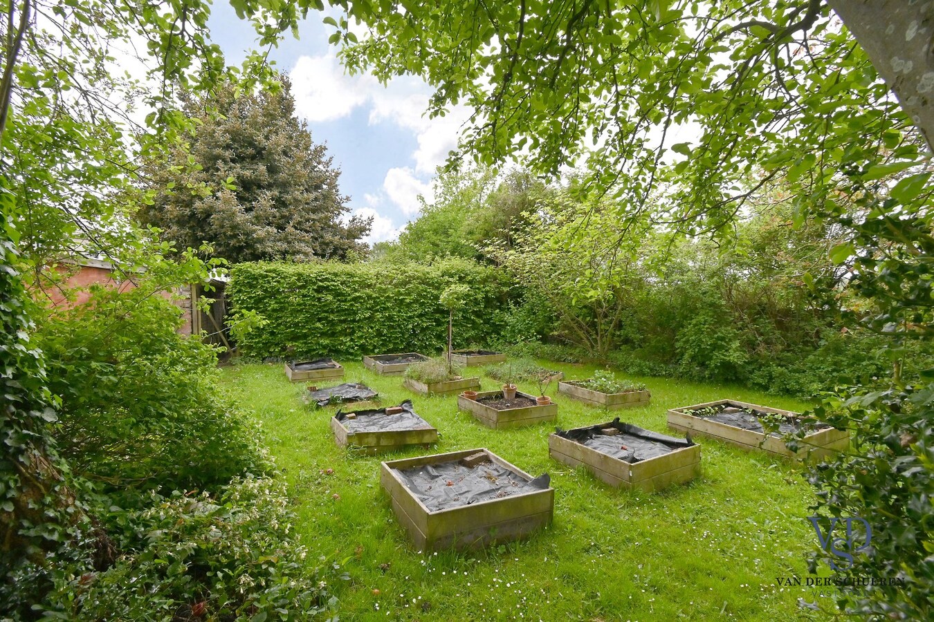 Charmante woning op royaal perceel van 1.618 m² 