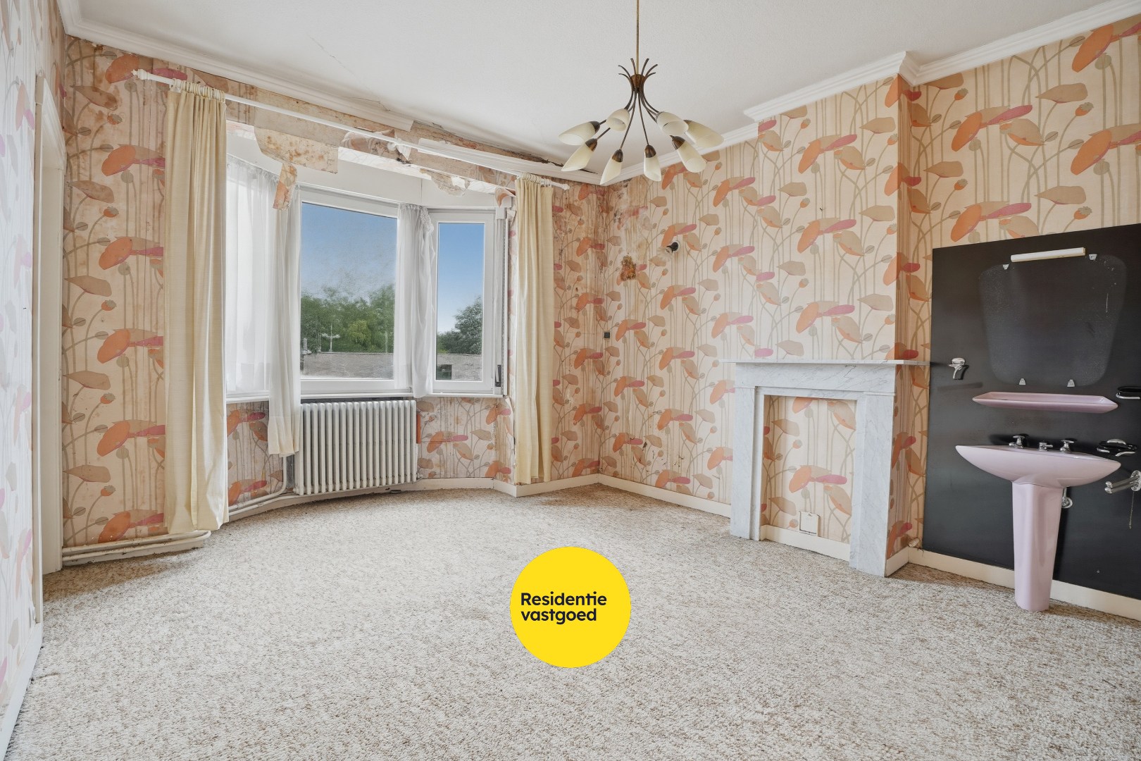 Te renoveren woning met veel op potentieel op topligging. 