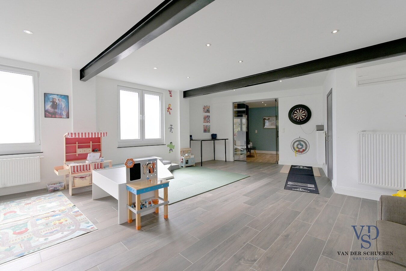 Exceptioneel ruime woning - instapklaar. 