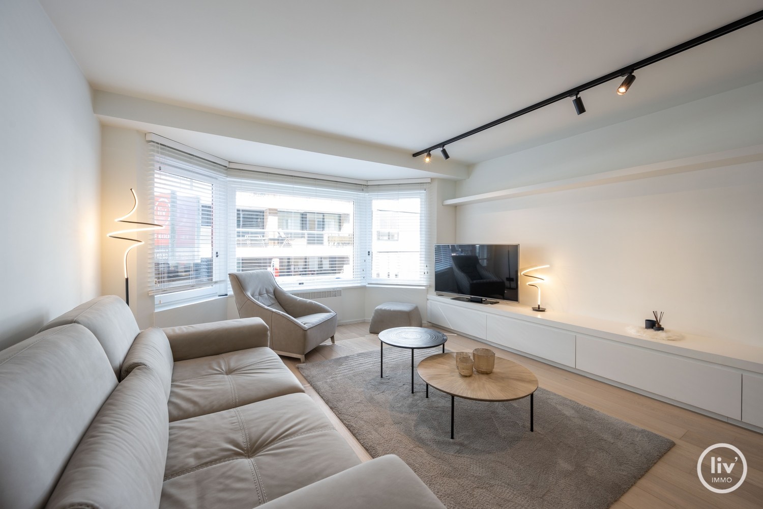 GEMEUBELD - Gezellig, gerenoveerd 2-slaapkamerappartement op een topligging vlakbij de Kustlaan te Knokke. 