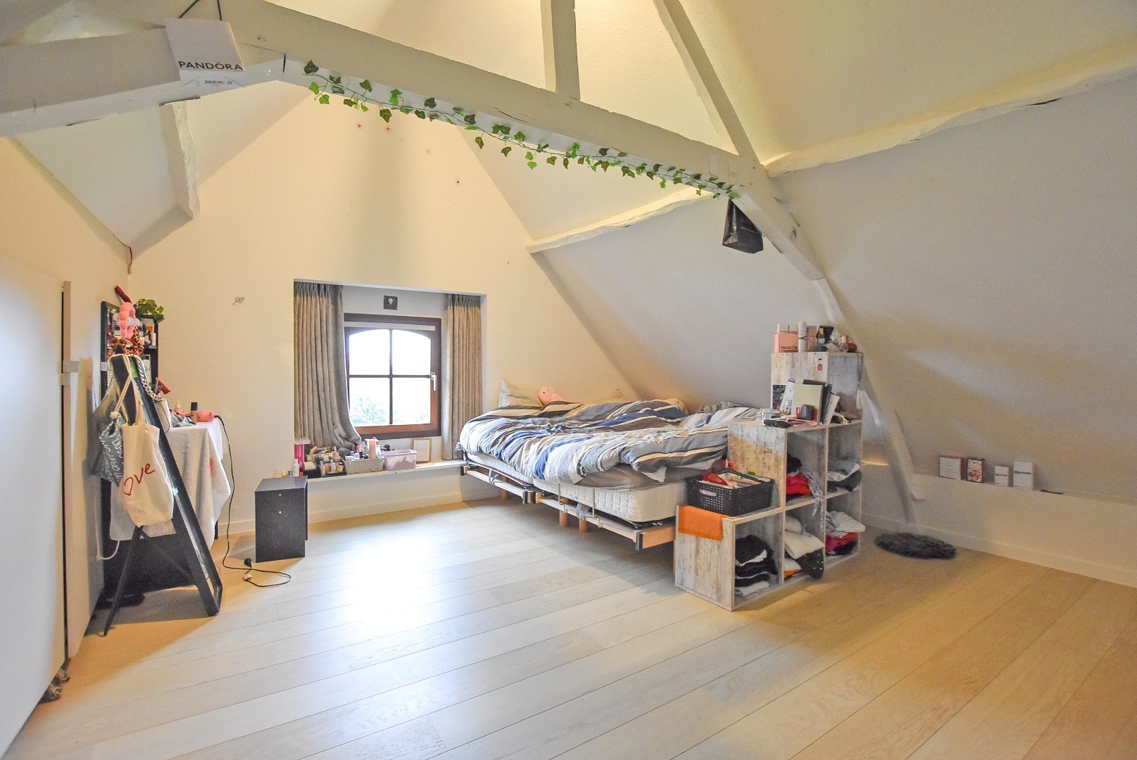 Instapklare woning met loods gelegen in een doodlopende straat 