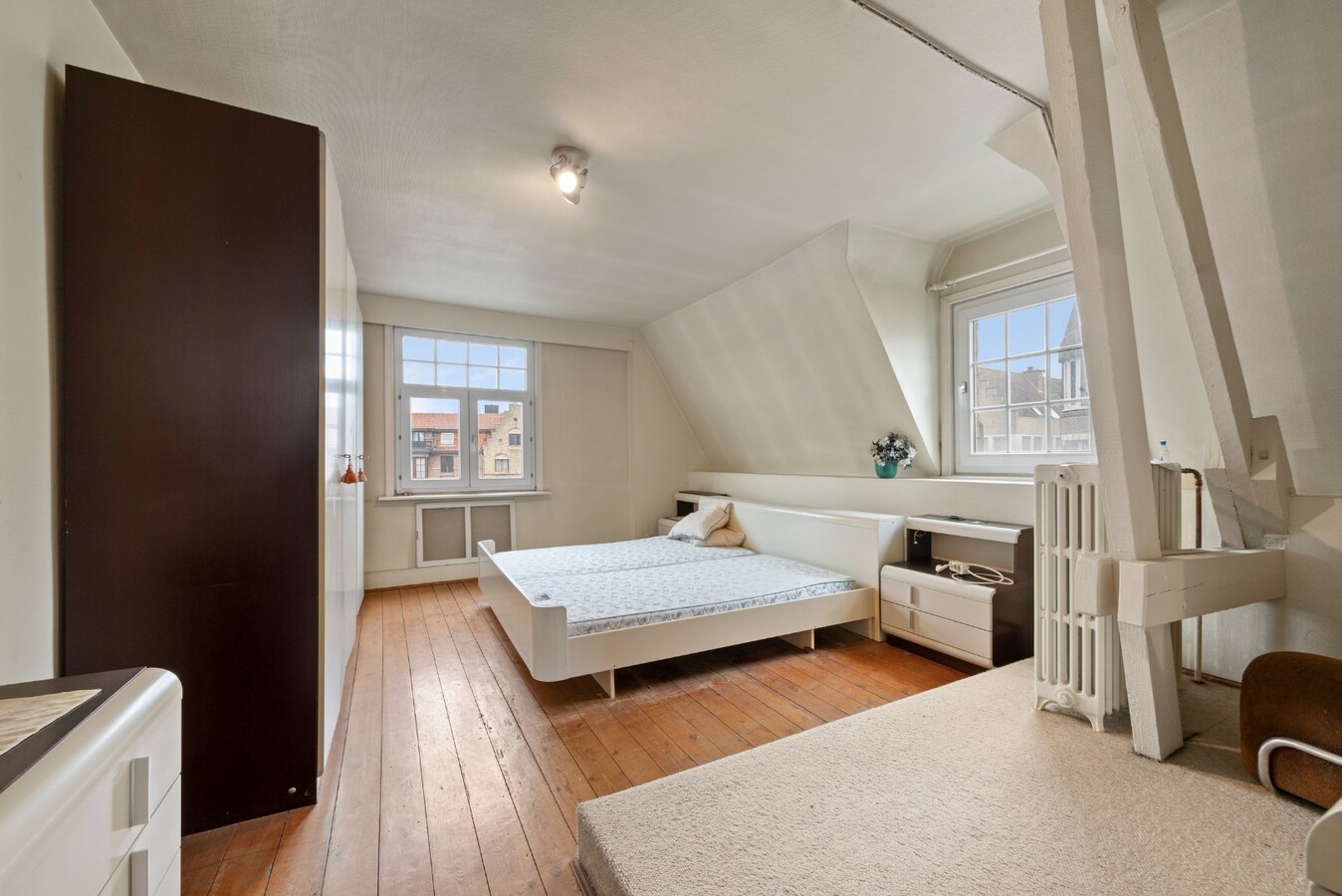 Uitstekend gelegen opbrengsteigendom op de Grote Markt van Diksmuide 