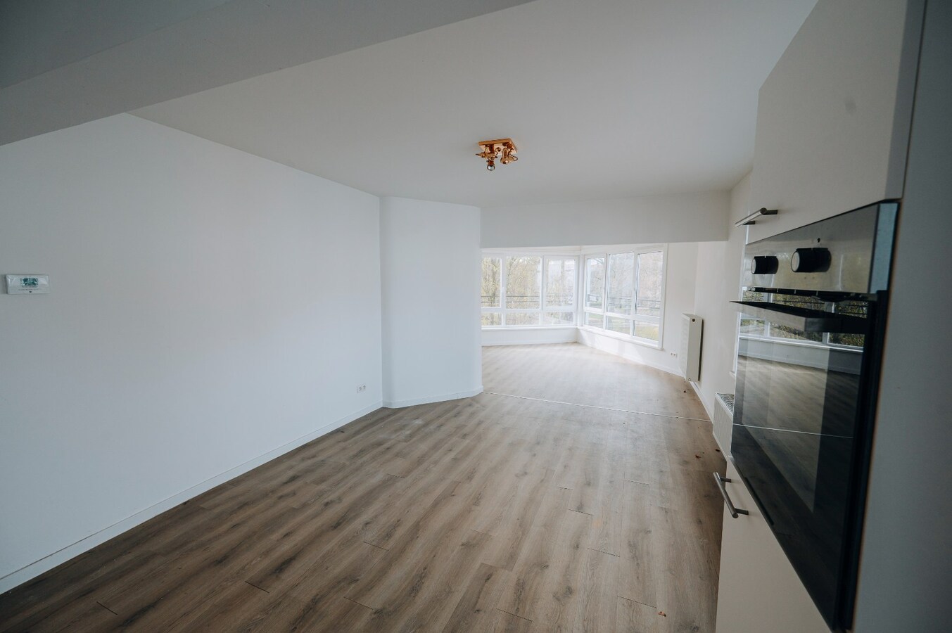 Volledig gerenoveerd 1-slaapkamerappartement op centrale locatie nabij centrum 