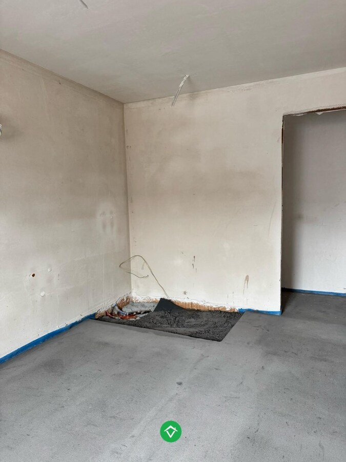 Moderne nieuwbouw tussenwoning met drie slaapkamers en garage in Moere 