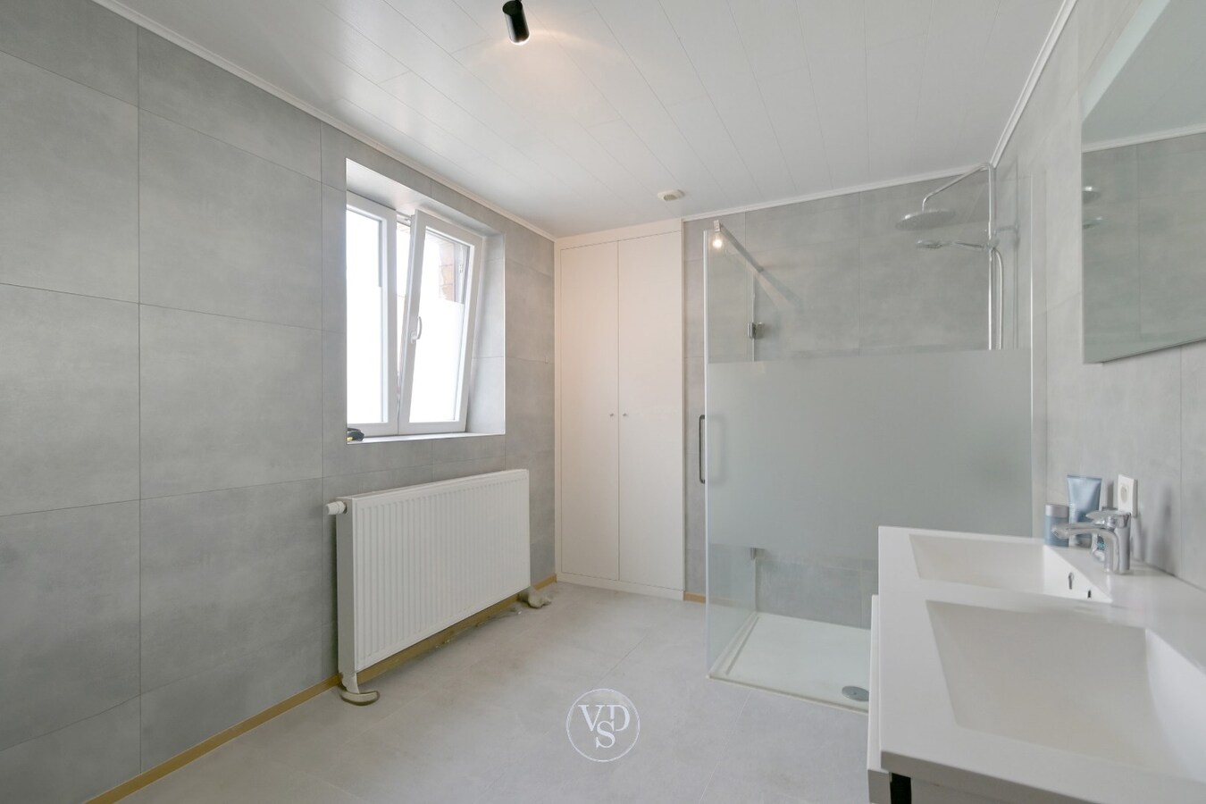 Gerenoveerde rijwoning, nabij centrum Oudenaarde 