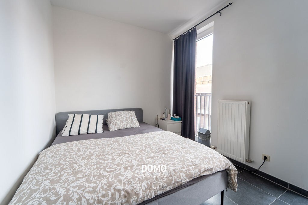 Instapklaar en lichtrijk 2-slaapkamerappartement met zonnig terras en parking in Diepenbeek 