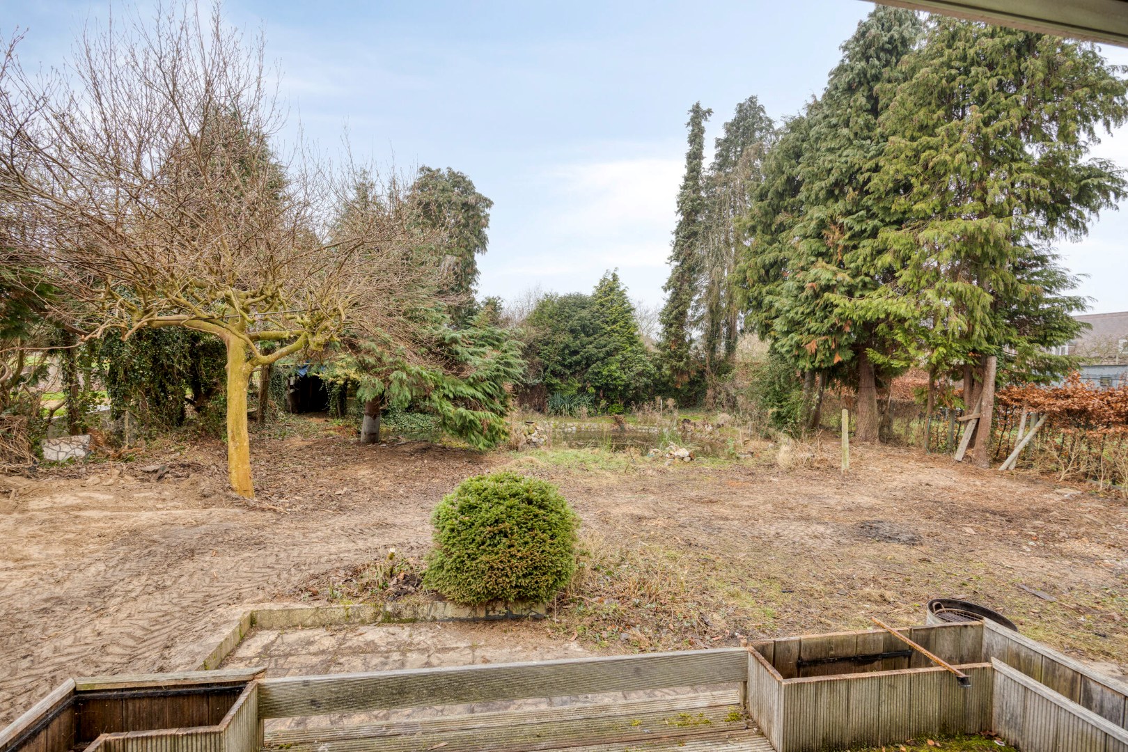 Open bebouwing met 3 slaapkamers, ruime garage op een perceel van 9a 62ca– EPC 596 kWh/m² - bewoonbare opp. 218 m² 